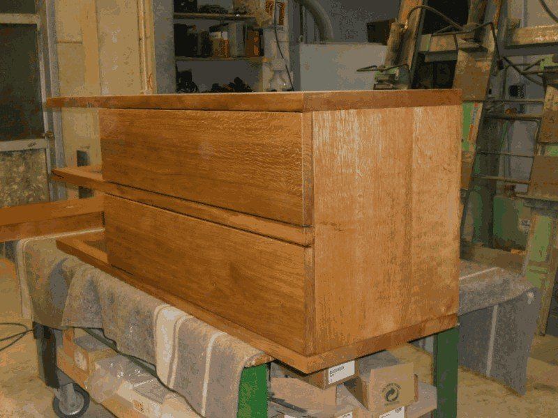 mobile in legno con due cassettoni