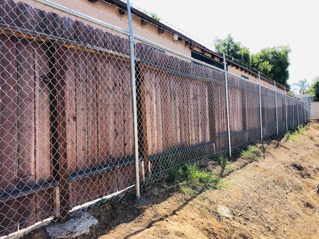 What are the Benefits of Using Steel or Composite Products for Secure Fencing in High-Traffic Locations? thumbnail