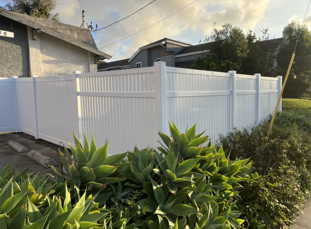 vinyl fencing