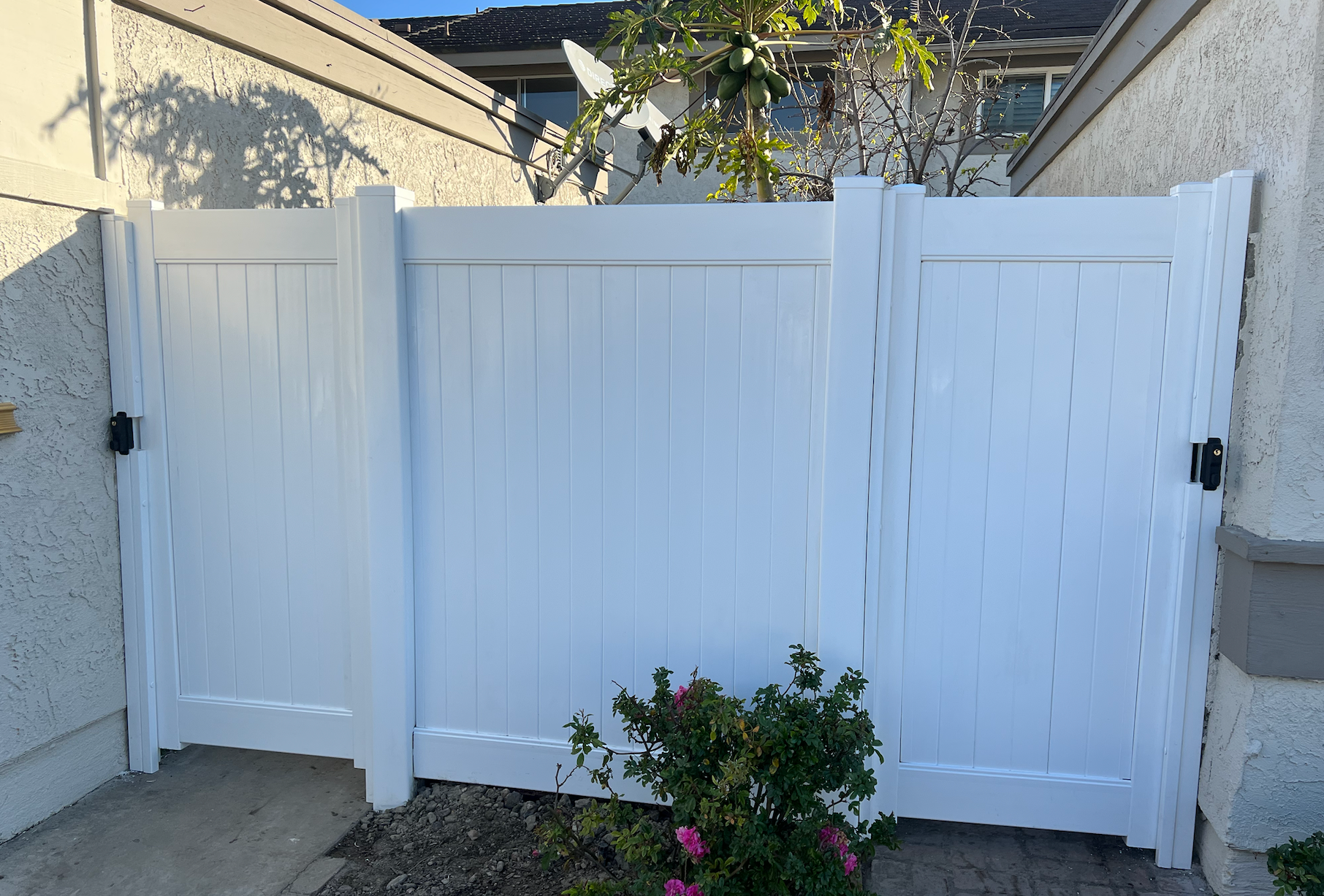white vinyl fence with doors