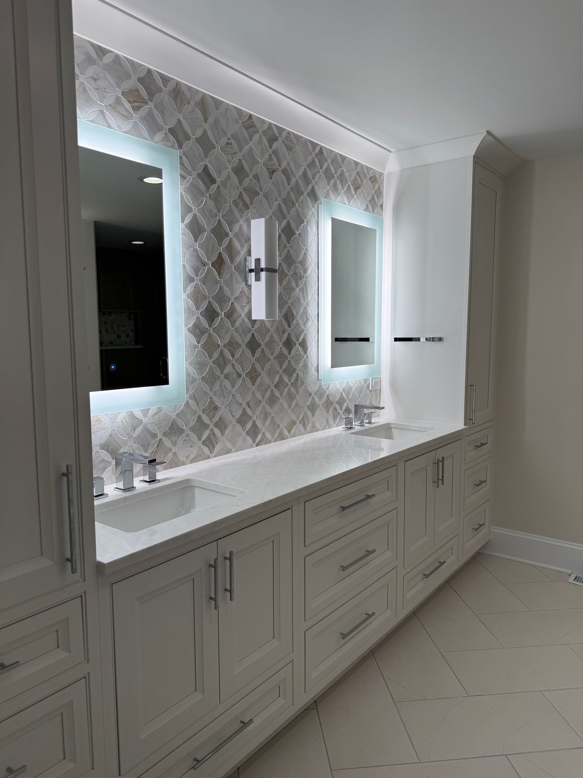 A bathroom with two sinks and two mirrors