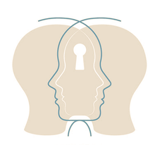 Dos siluetas de cabezas superpuestas con un ojo de cerradura; beige y azul.