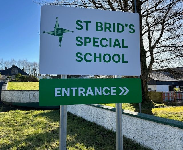 A green and white sign for st brid 's special school