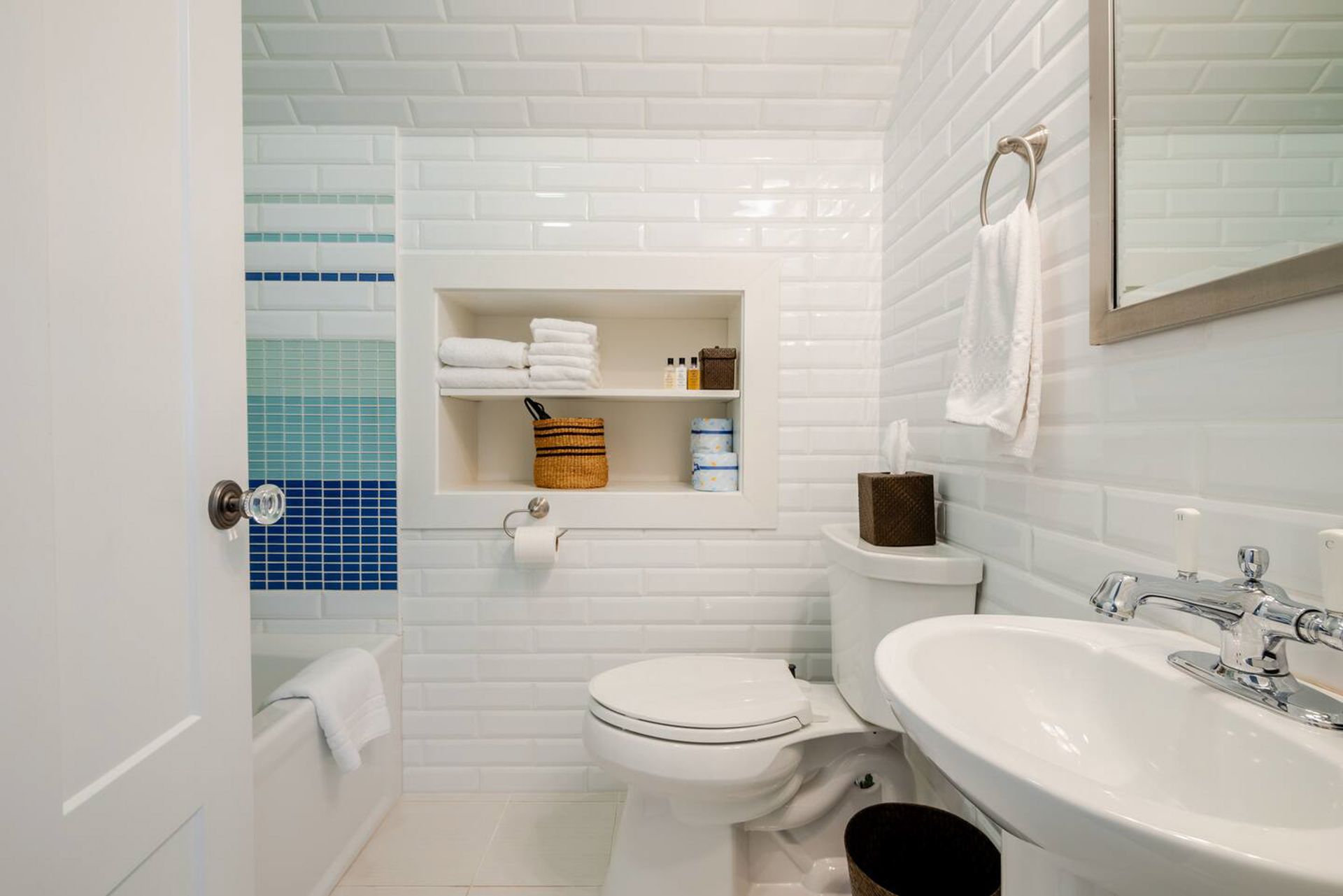 BellMoor Upstairs Hallway Bathroom