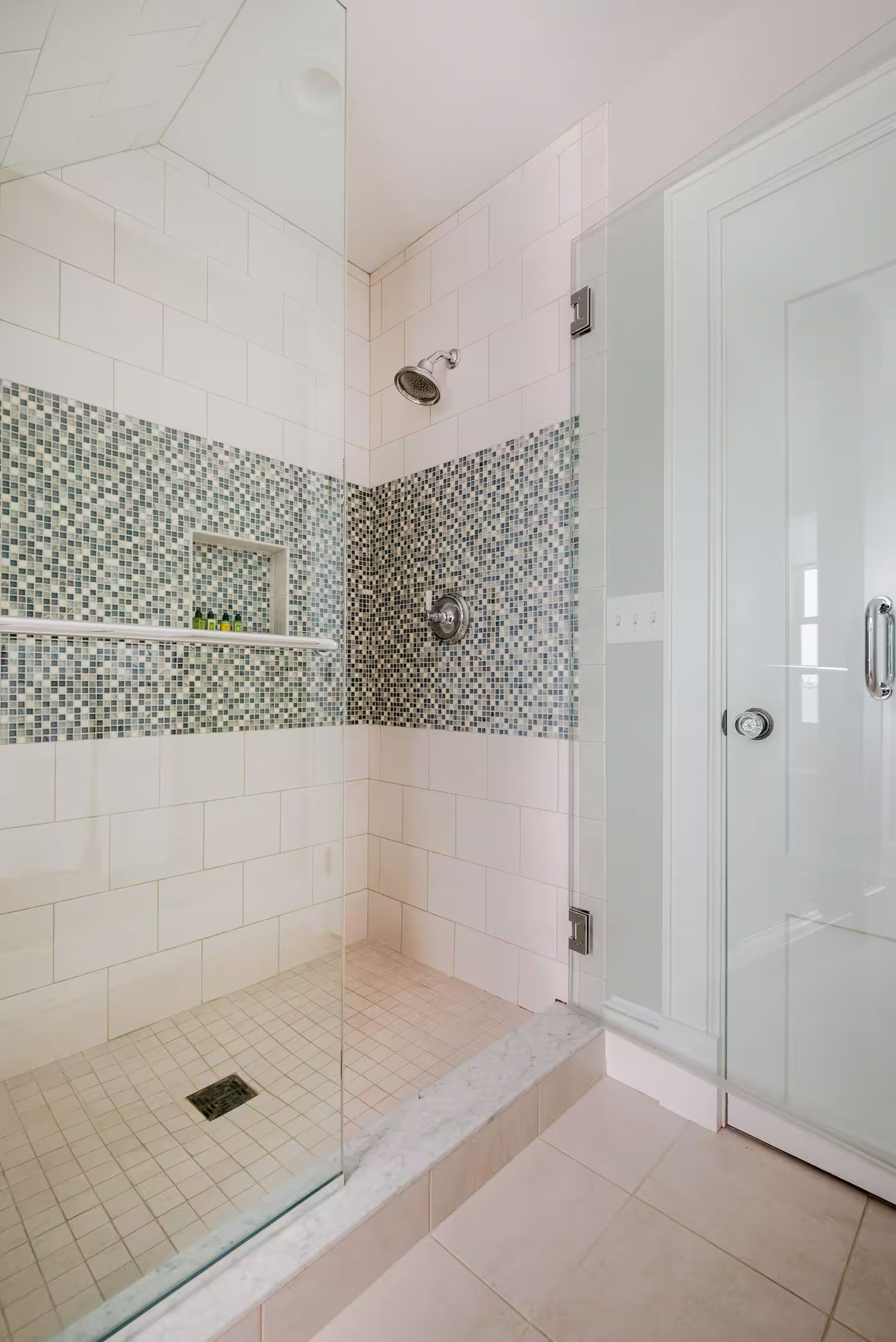 BellMoor Queen Suite Upstairs Bathroom