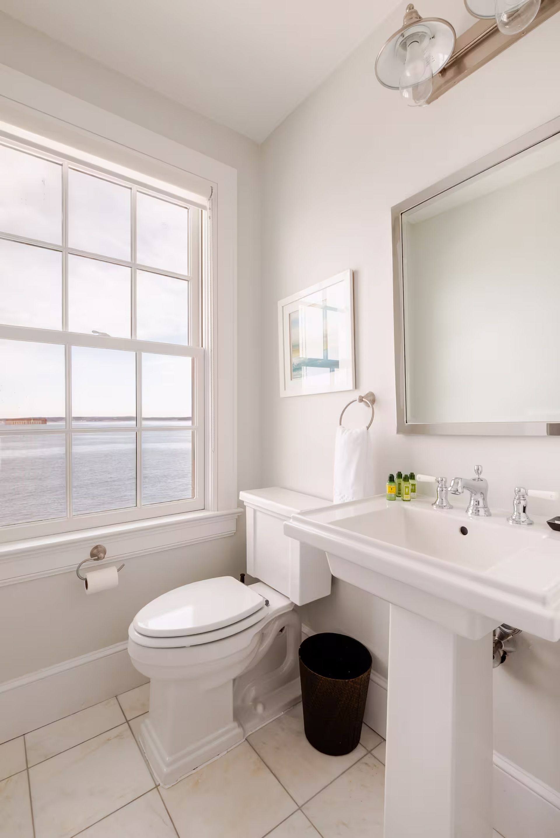 BellMoor Queen Suite Upstairs Bathroom