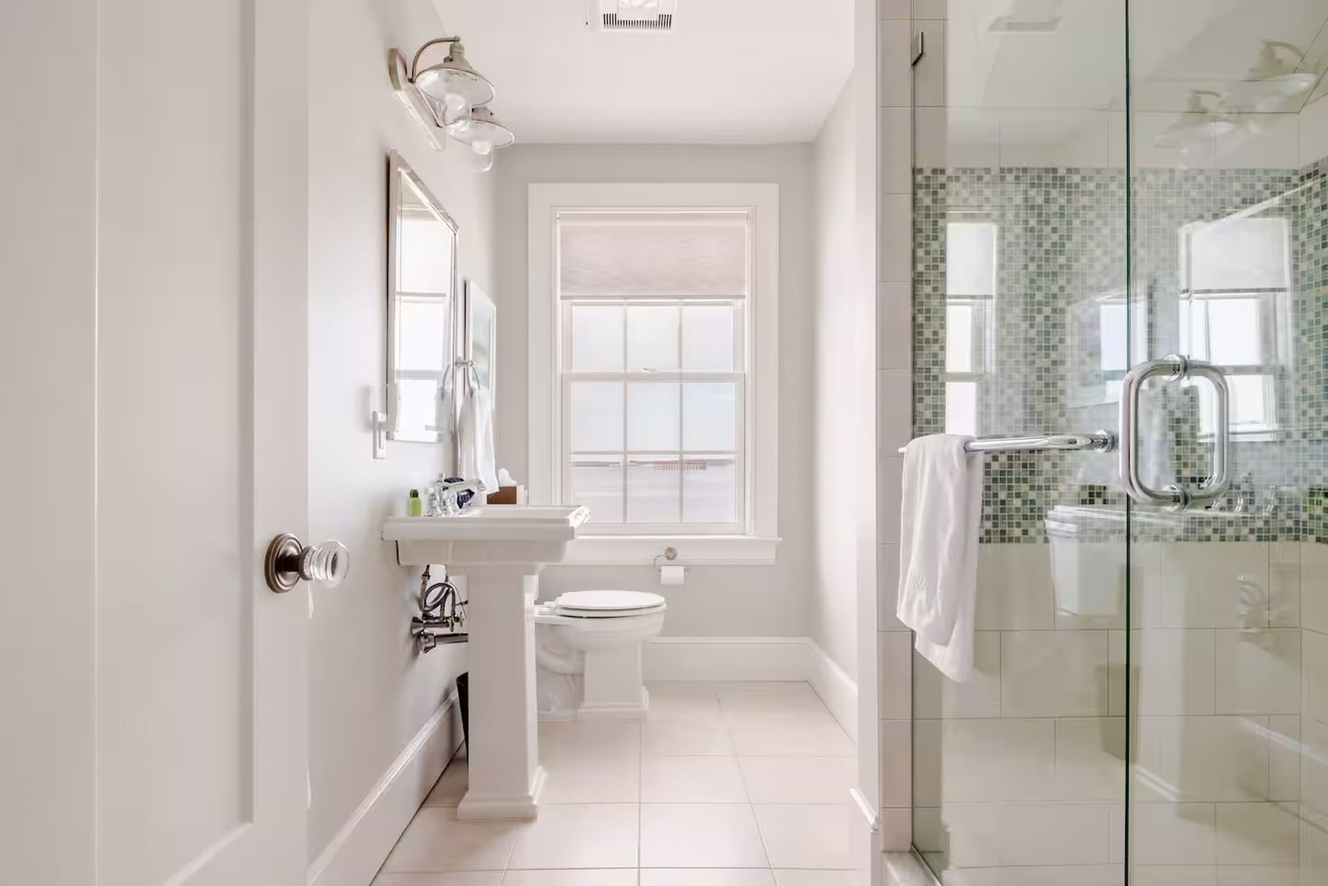 BellMoor Queen Suite Upstairs Bathroom