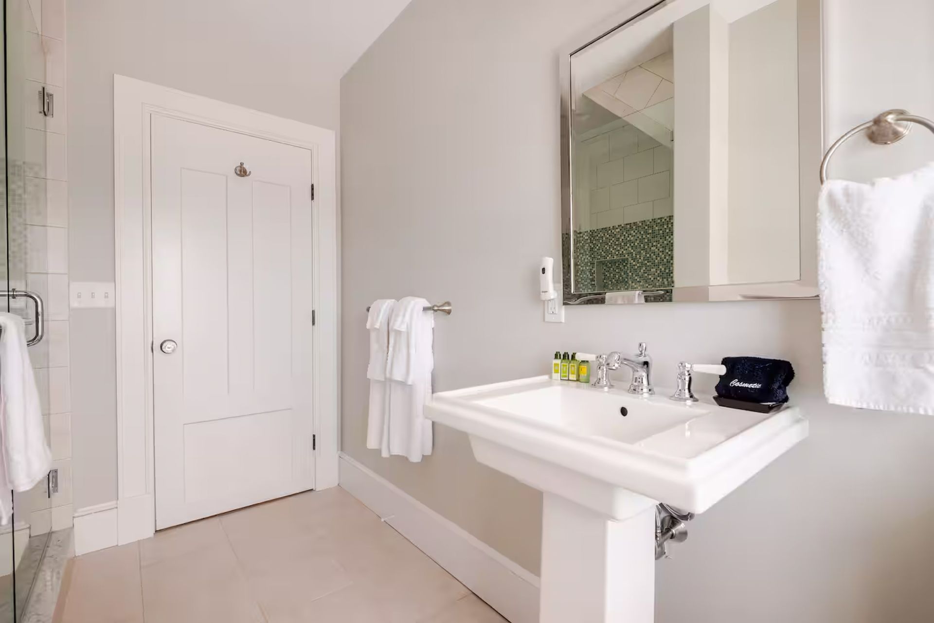 BellMoor Queen Suite Upstairs Bathroom