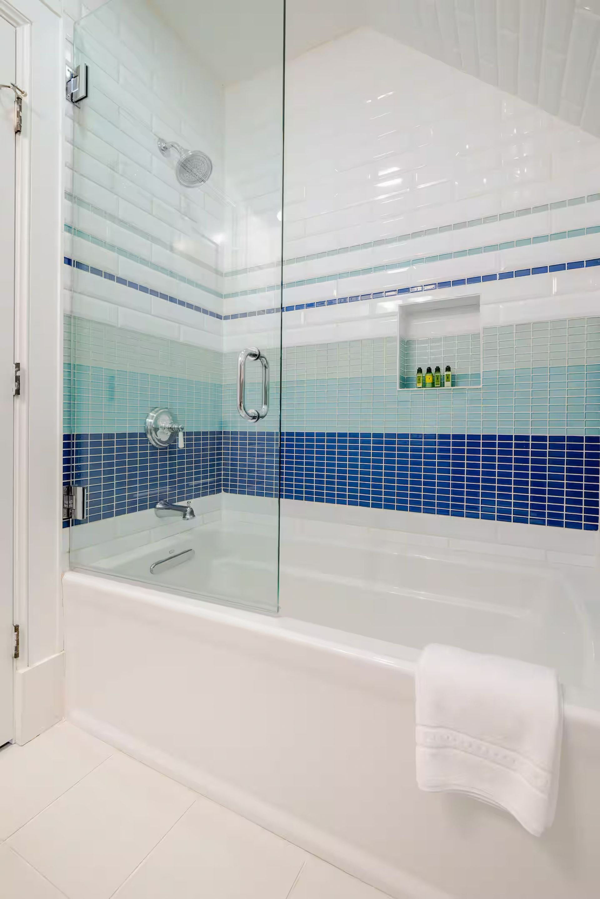 BellMoor Upstairs Hallway Bathroom