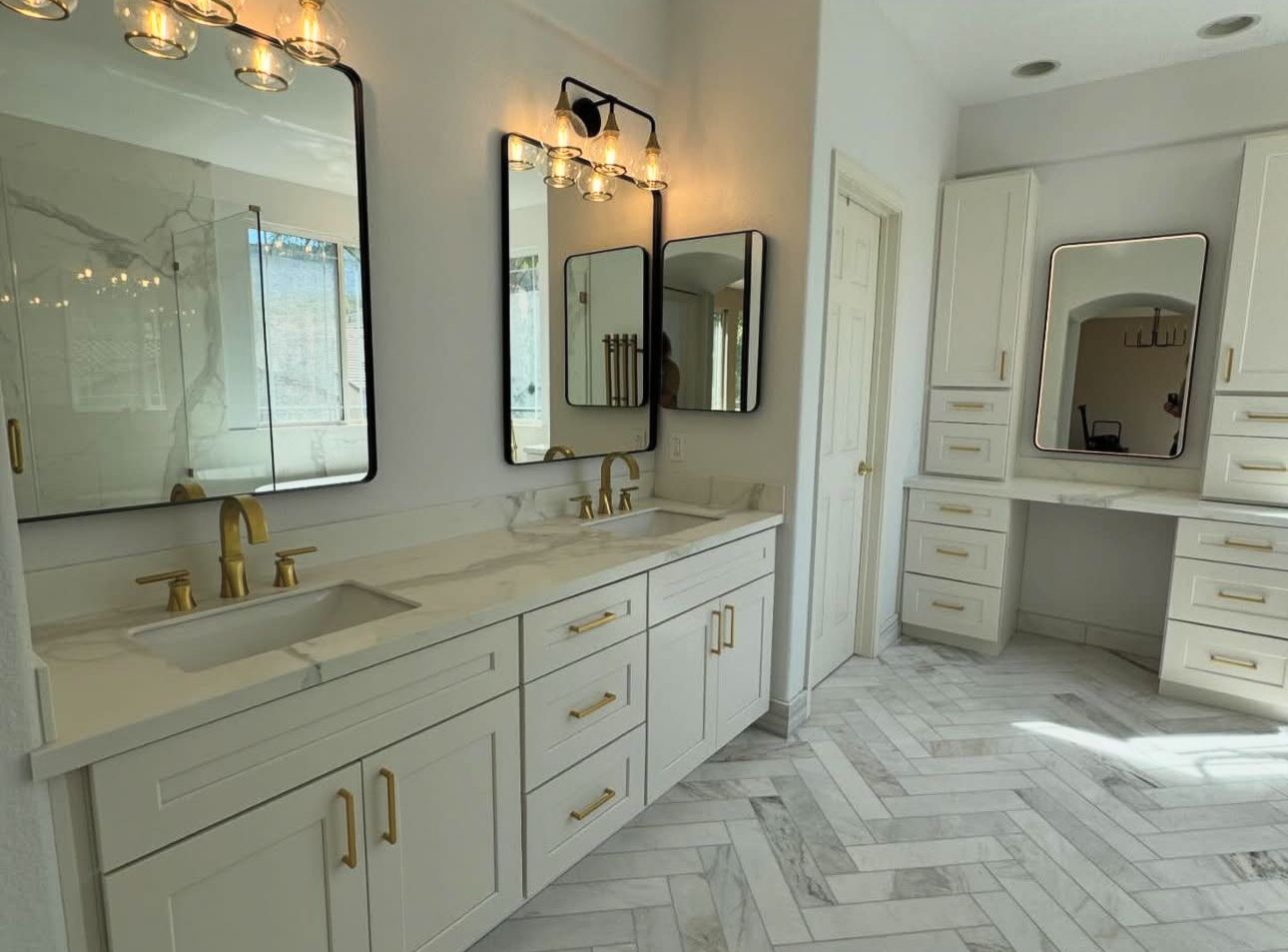 A bathroom with two sinks and two mirrors