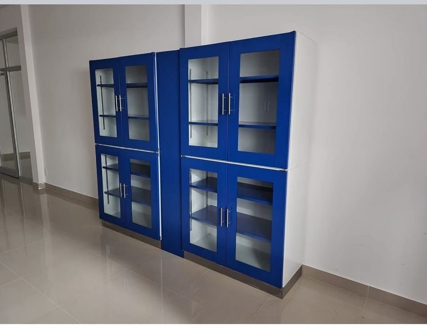 Taller de fabricación de mobiliario técnico DERMALAB