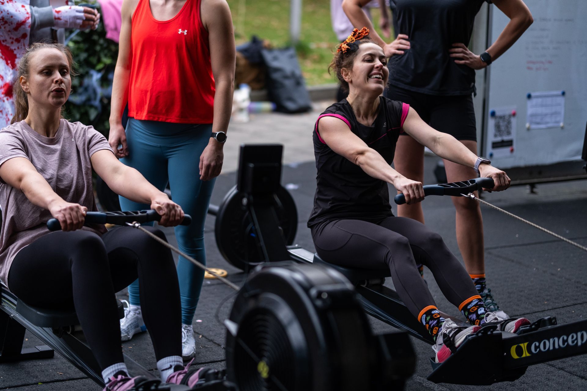 Outside the Box in Den Haag biedt outdoor bootcamp, CrossFit en HYROX trainingen. Werk aan kracht, conditie en resultaat met ervaren coaches in motiverende groepslessen.