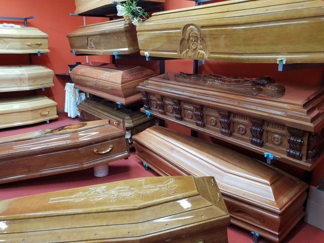 cofani funebri con intarsi