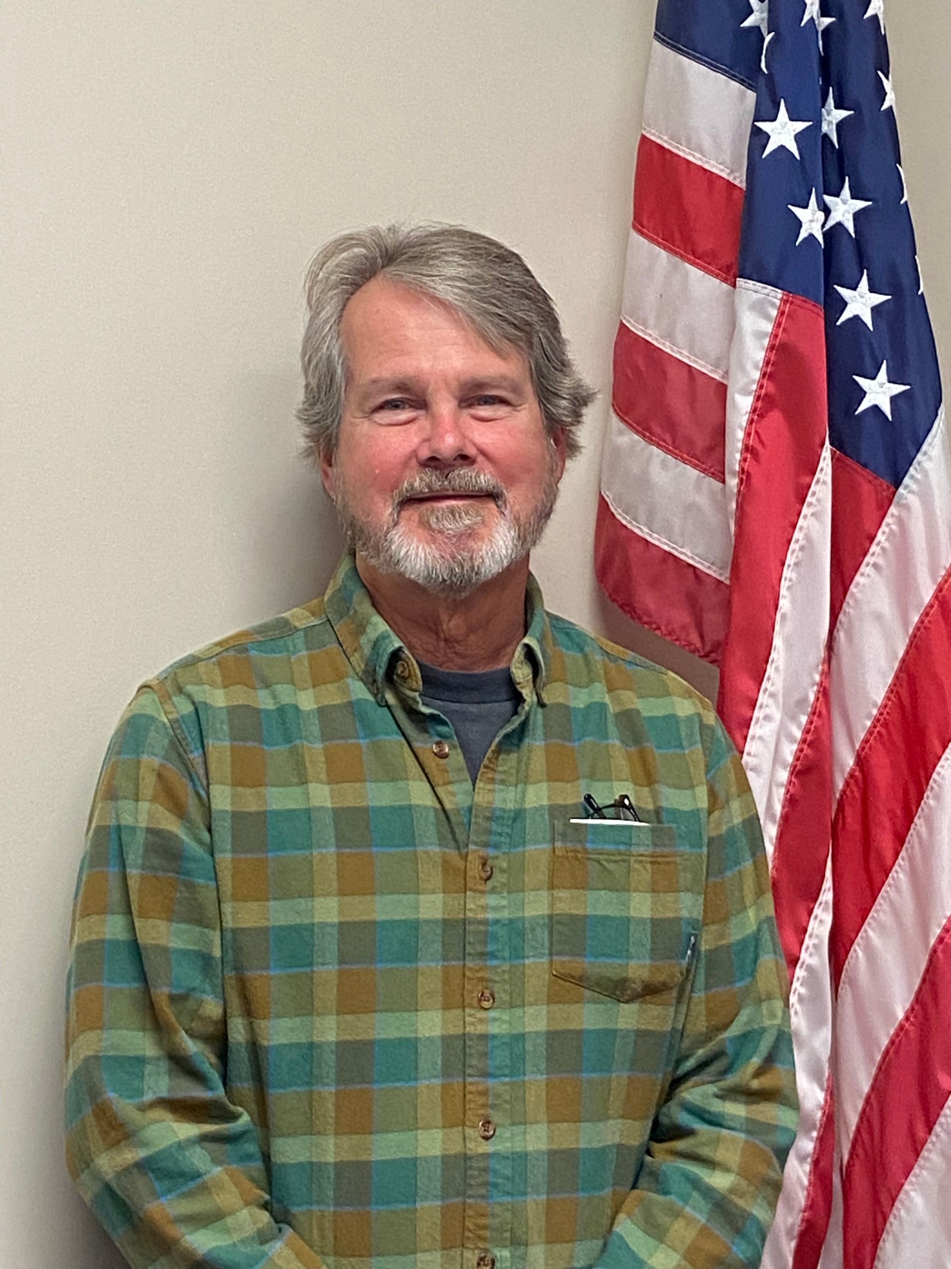 A black and white logo for pewee valley kentucky