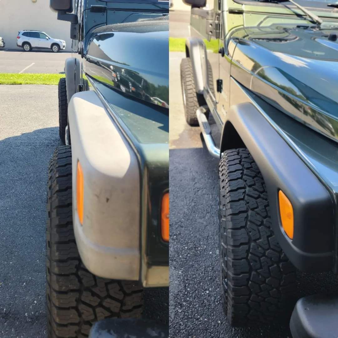 Two pictures of a jeep parked next to each other