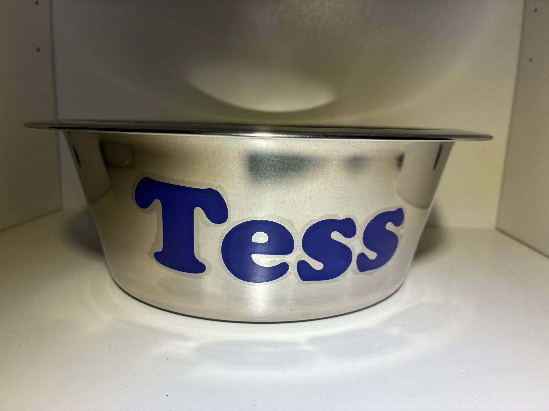 Hondenvoerbak van roestvrij staal met de naam 