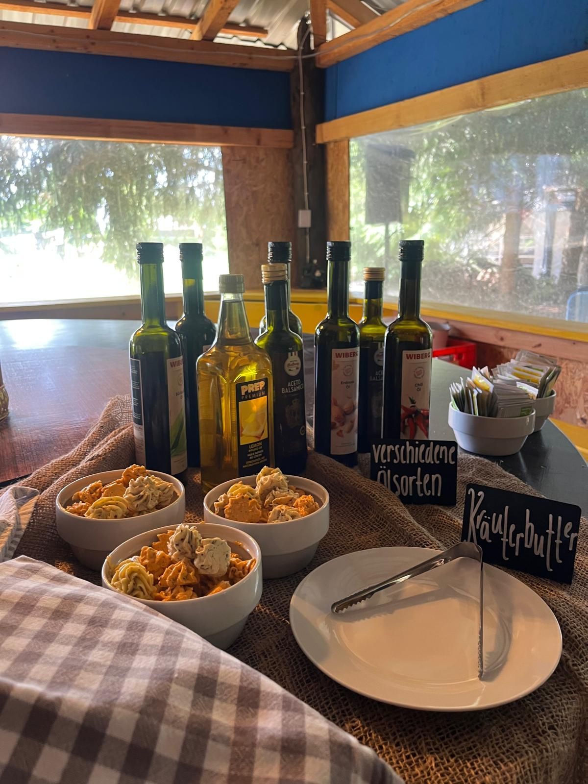 Selbstgemachte Kräterbutter mit diversen Ölsorten