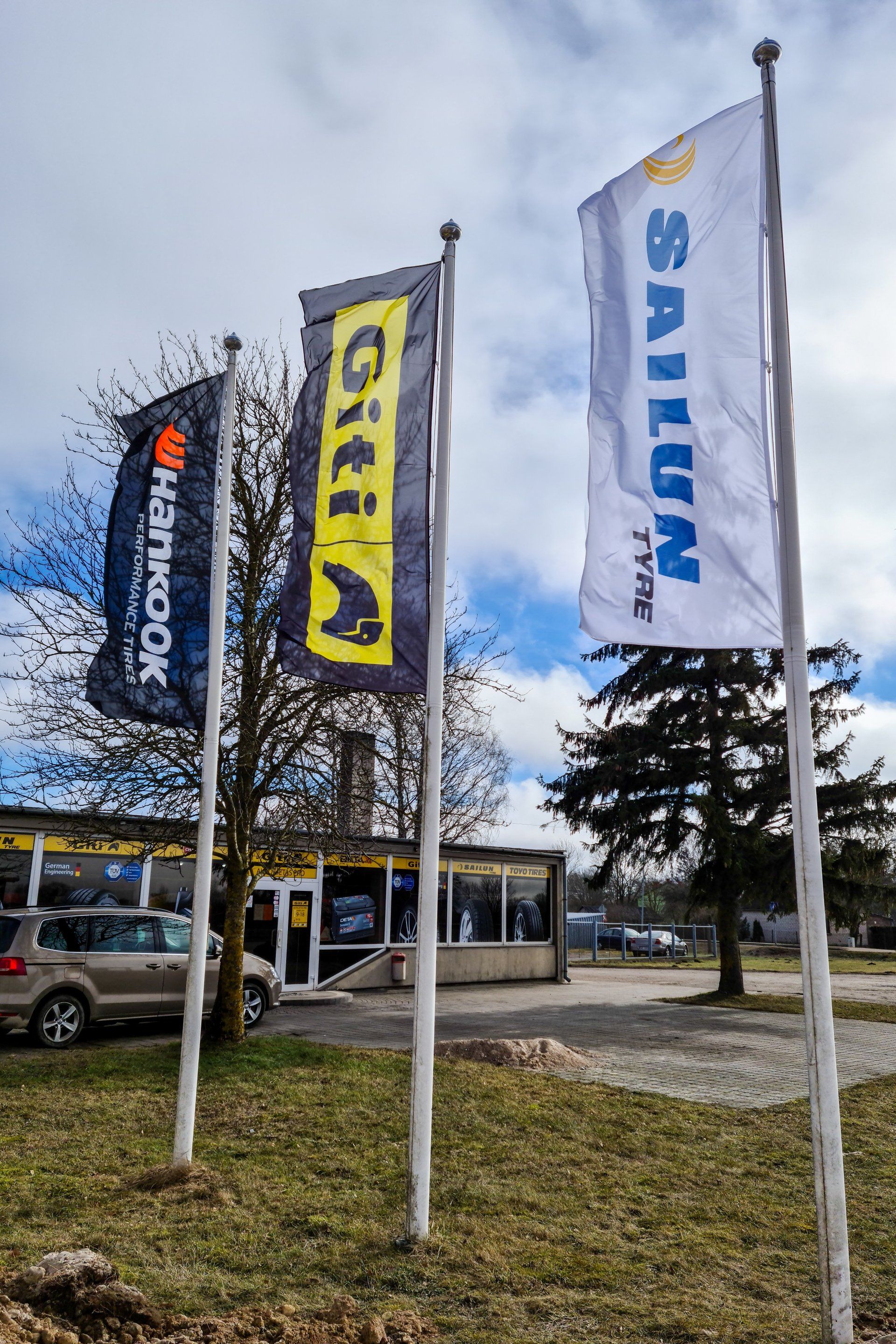 Auto rezerves daļas un piederumi. Auto rezerves daļas un piederumi; ražošana, tirdzniecība, vairumtirdzniecība. Riepas, akumulatori, eļļas Mobil, eļļas Champion.