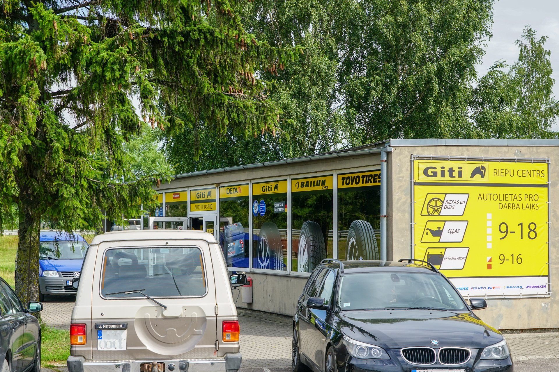 Piekares remonts  Bremžu sistēmas remonts  Lukturu regulēšana  Bremžu pārbaudes stends  Riteņu savirzes regulēšana