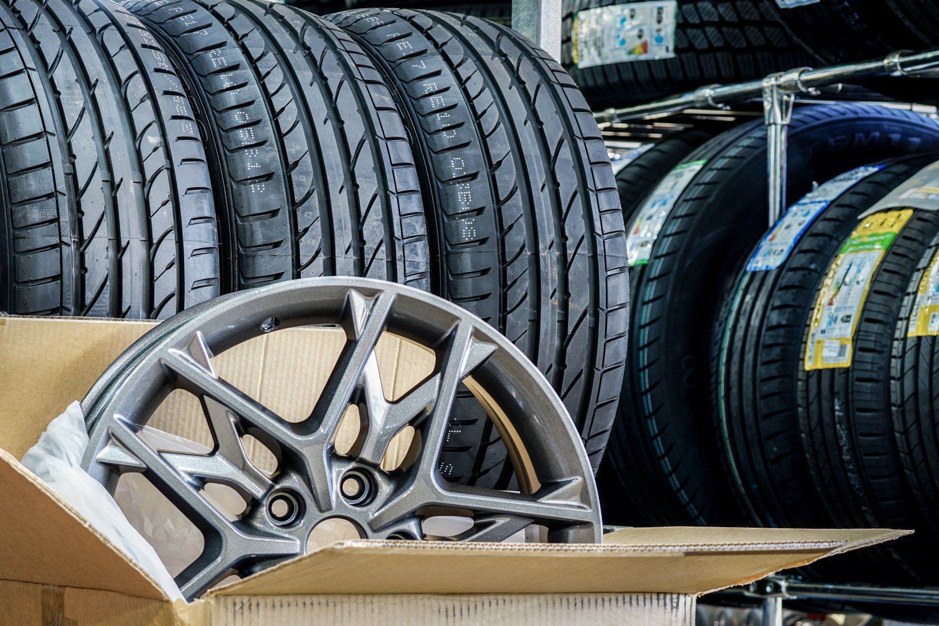 Diagnostika  Riepu montāža, balansēšana  Eļļas un filtru nomaiņa  Tehniskās apkopes