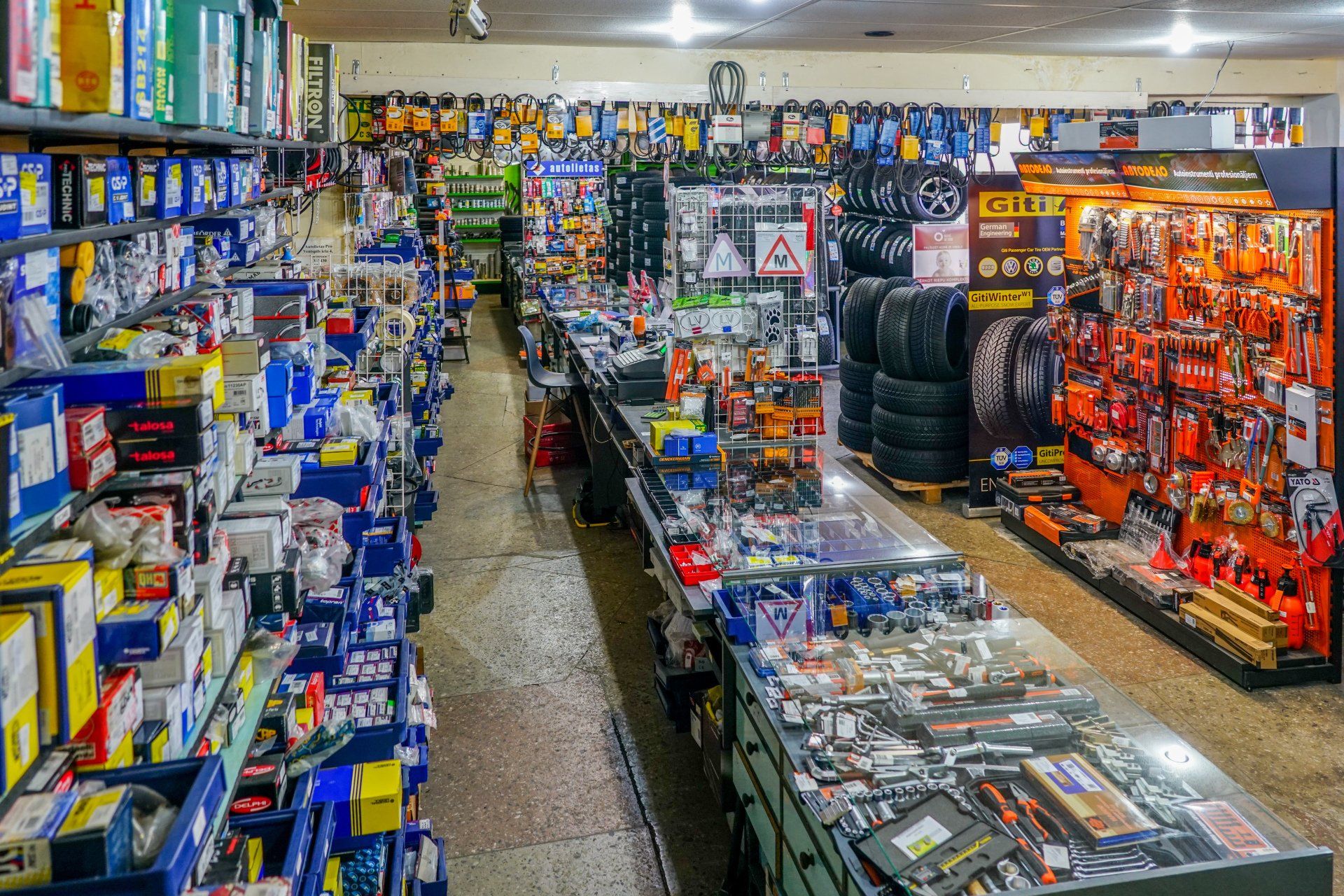 Lukturu regulēšana  Bremžu pārbaudes stends  Riteņu savirzes regulēšana  Elektrosistēmas remonts  Izpūtēju remonts  Akumulatoru nomaiņa