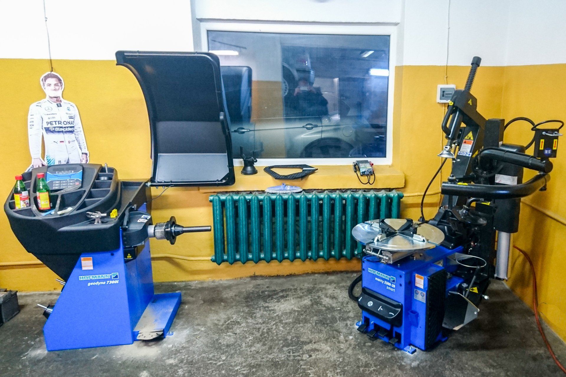 Akumulatori  Eļļas  Filtri  Piekares daļas  Bremžu daļas  Siksnas  Spuldzes  Virsbūves daļas  Lukturi  Izputēji  Oriģināldaļu pasūtīšana