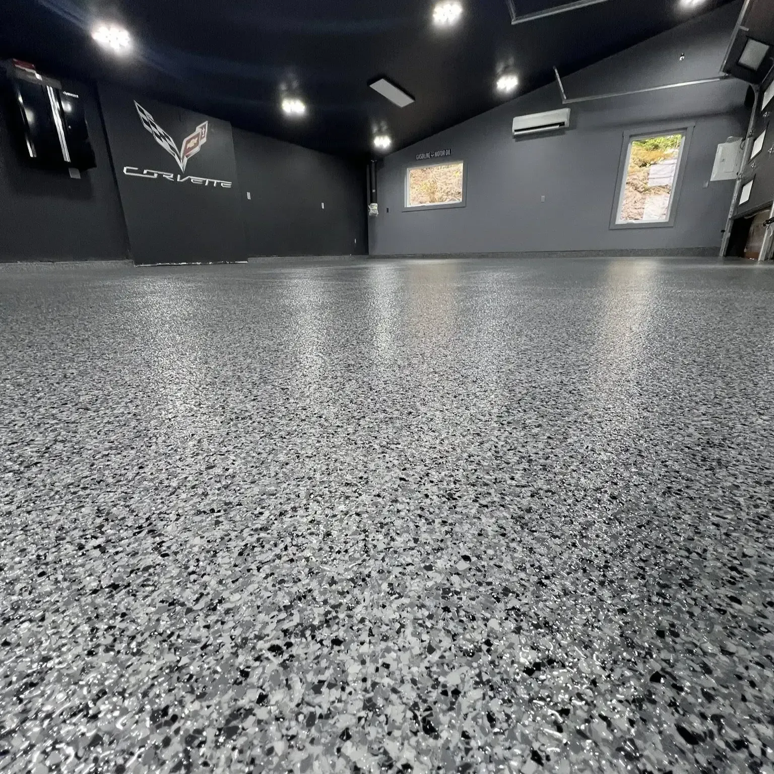 Luxury epoxy services by ARIO EPOXY, from colorful metallic floors to seamless finishes for homes and businesses.