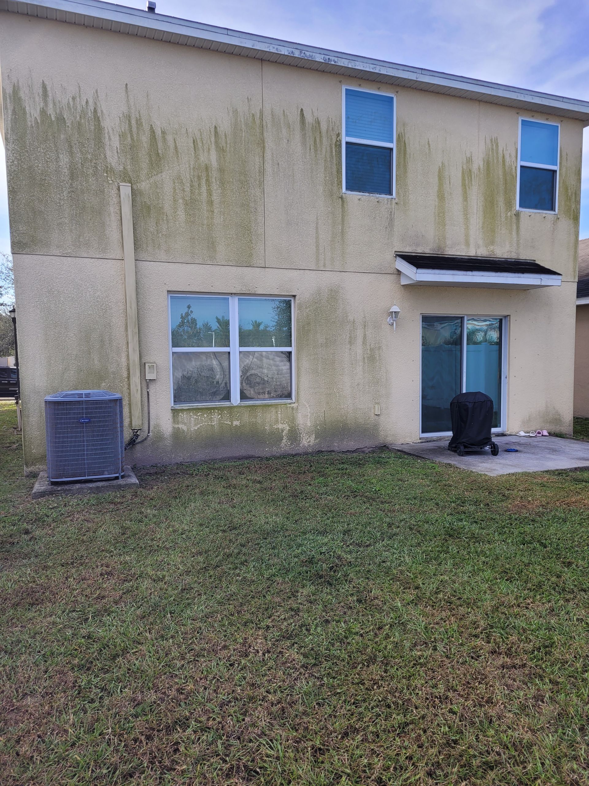 Riverview house pressure washing