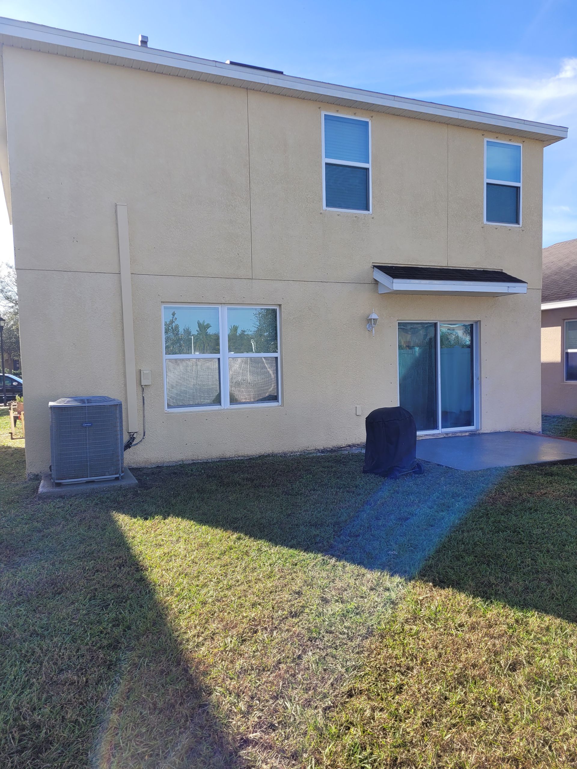 Riverview house pressure washing