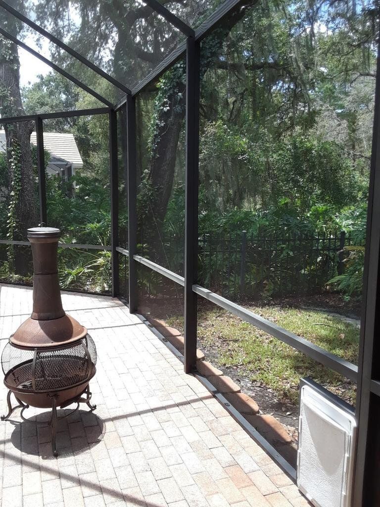 Pool cage cleaning in Lithia