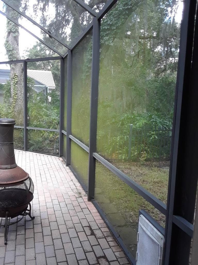 Pool cage cleaning in Lithia