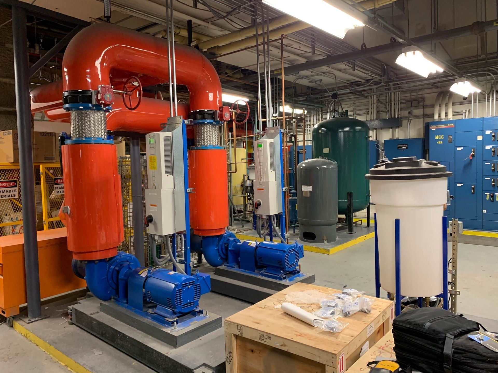 A large room filled with lots of pipes and pumps.