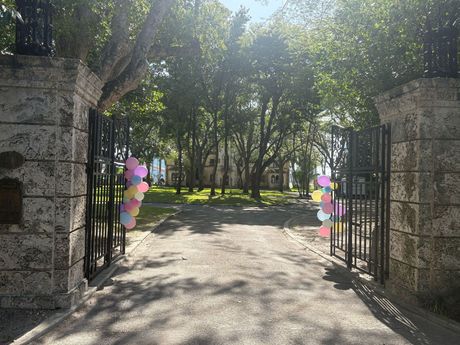 Open gate seen from the Hop on Hop off Miami Sightseeing Tour in Star Island