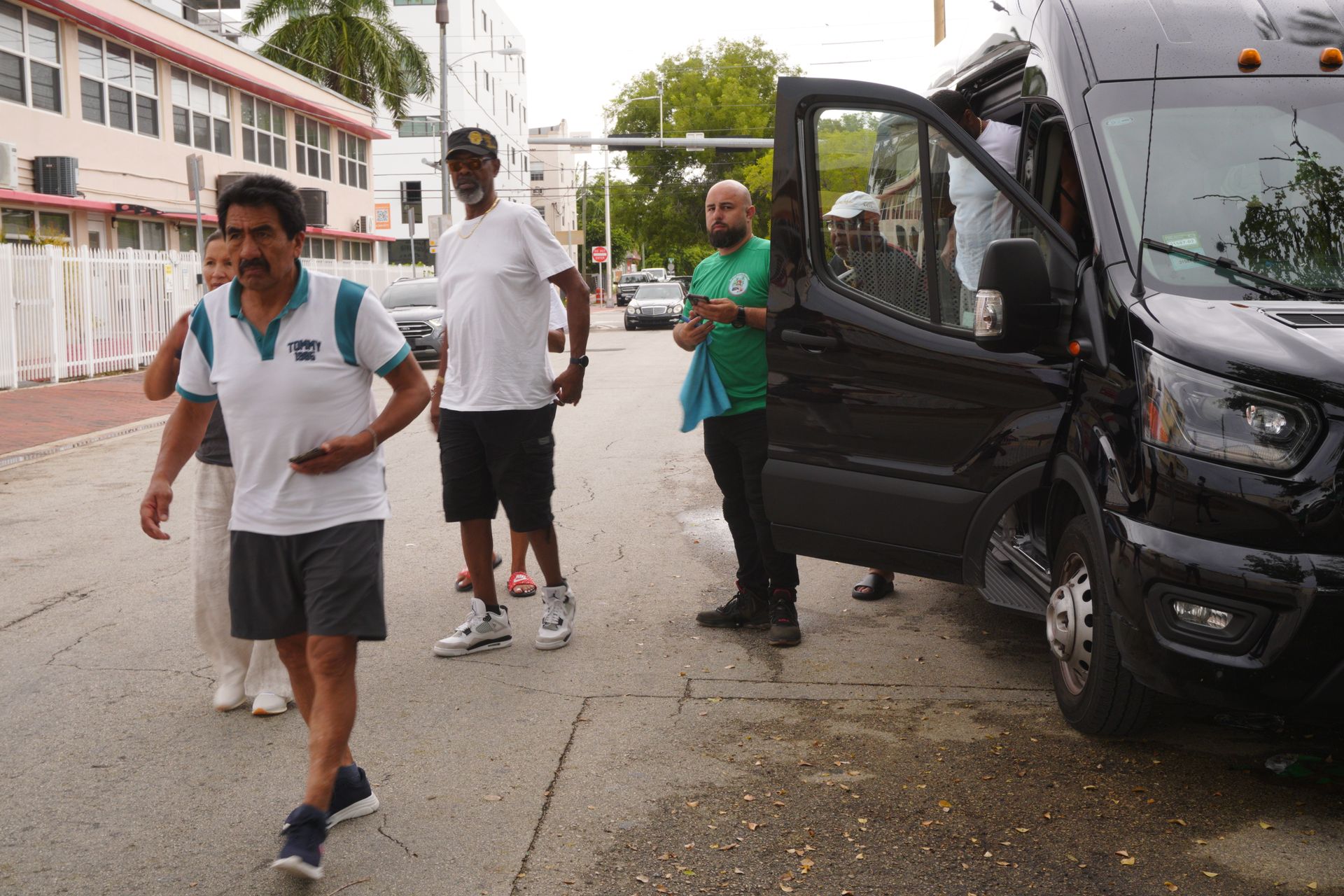 Best Sightseeing Bus Tour Miami with Live tour guide