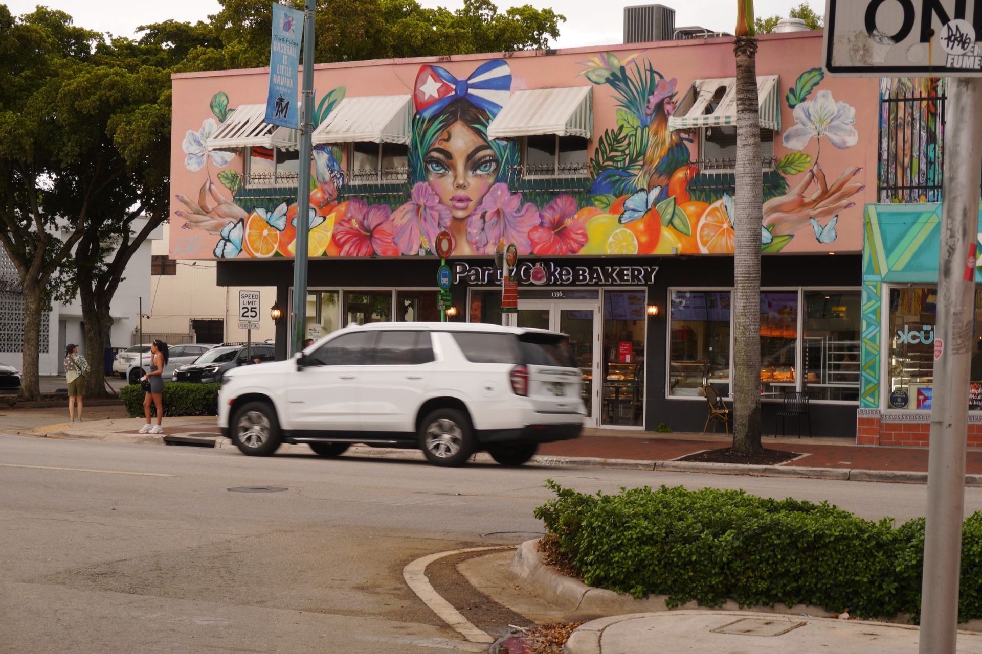 Hop on Hop off Miami Bus tour in little Havana