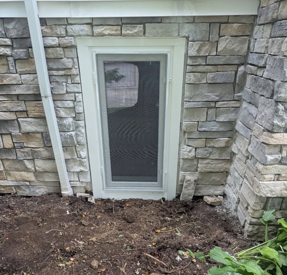 A window made of glass blocks on a concrete wall.