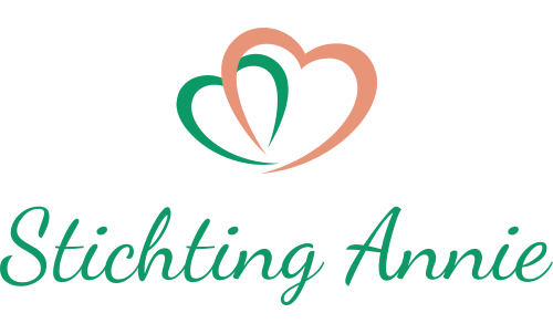 Logo met twee overlappende harten, groen en perzik, boven de tekst 
