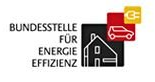 Logo des Bundesamtes für Energieeffizienz: Text und Symbole eines Hauses, eines Autos und einer Steckdose.