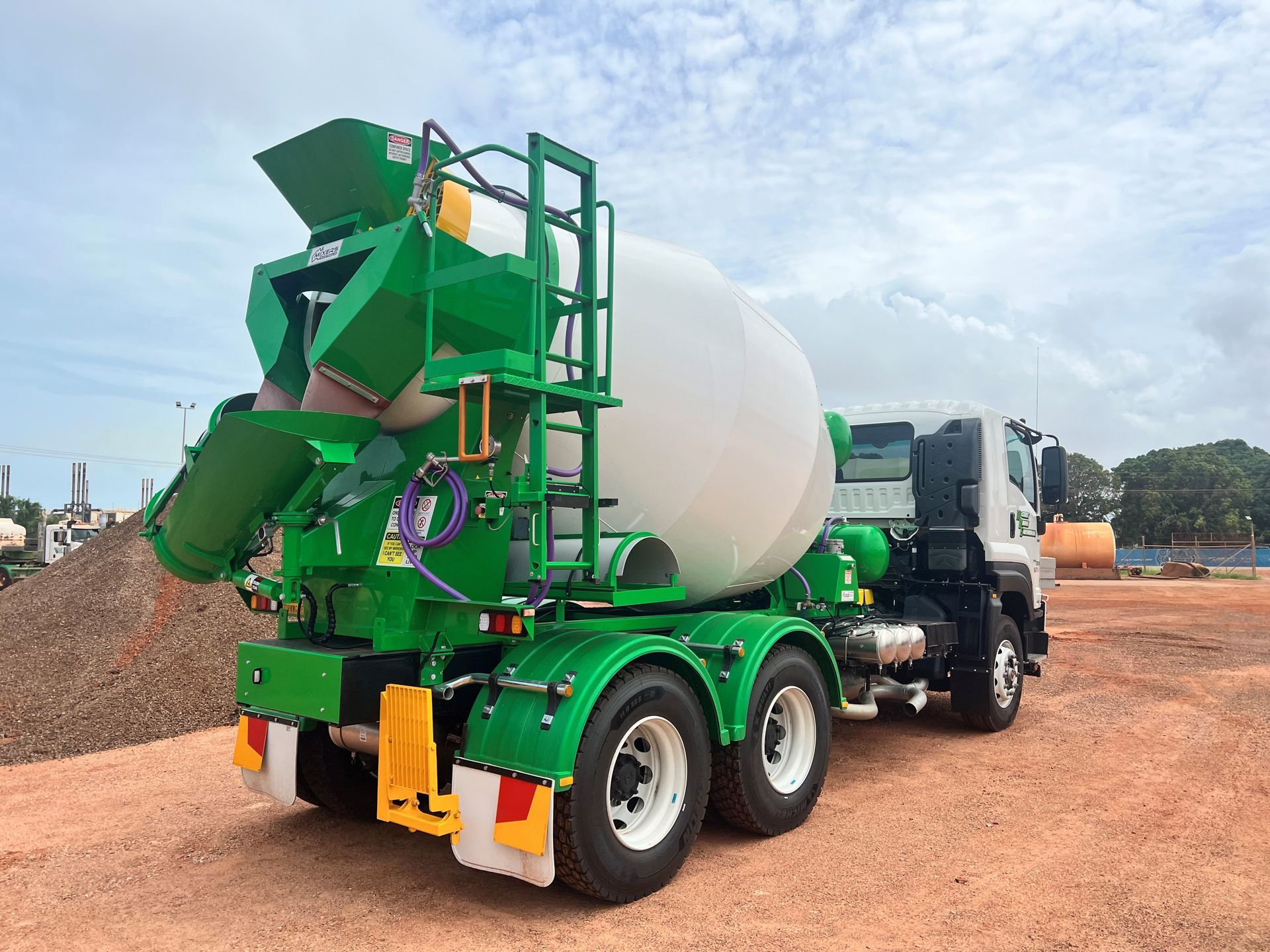 Mobile concrete supply