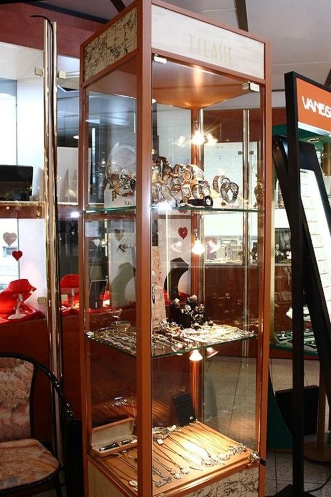 negozio di orologi e gioielli