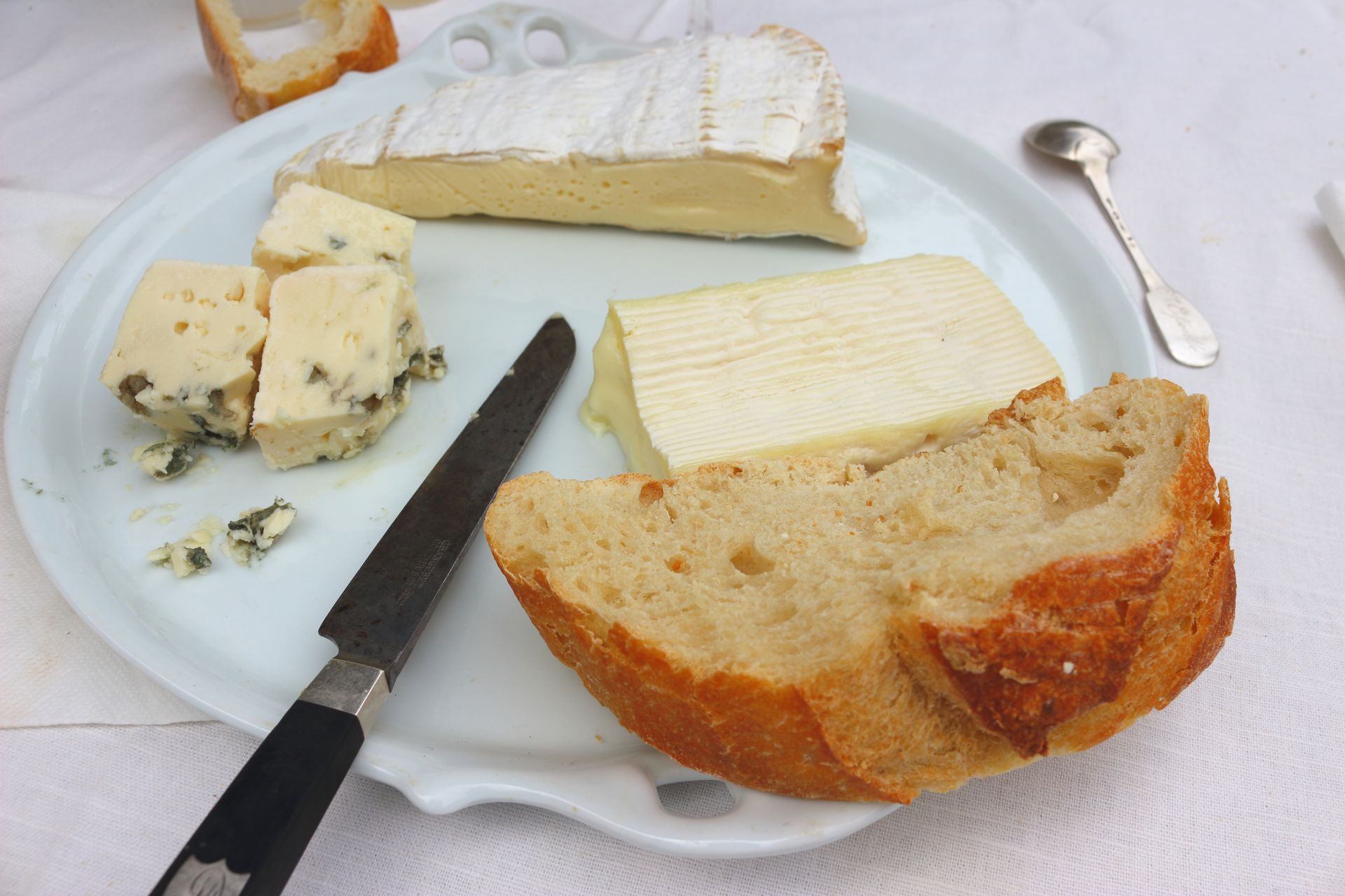 A plate of food with bread and cheese on it
