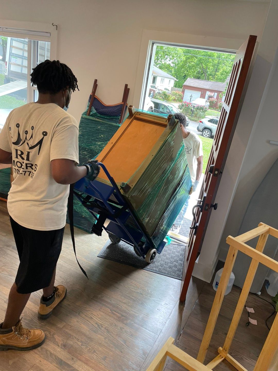 Workers Moving Furniture Into New House | Atlanta, GA | Royal Haul Movers