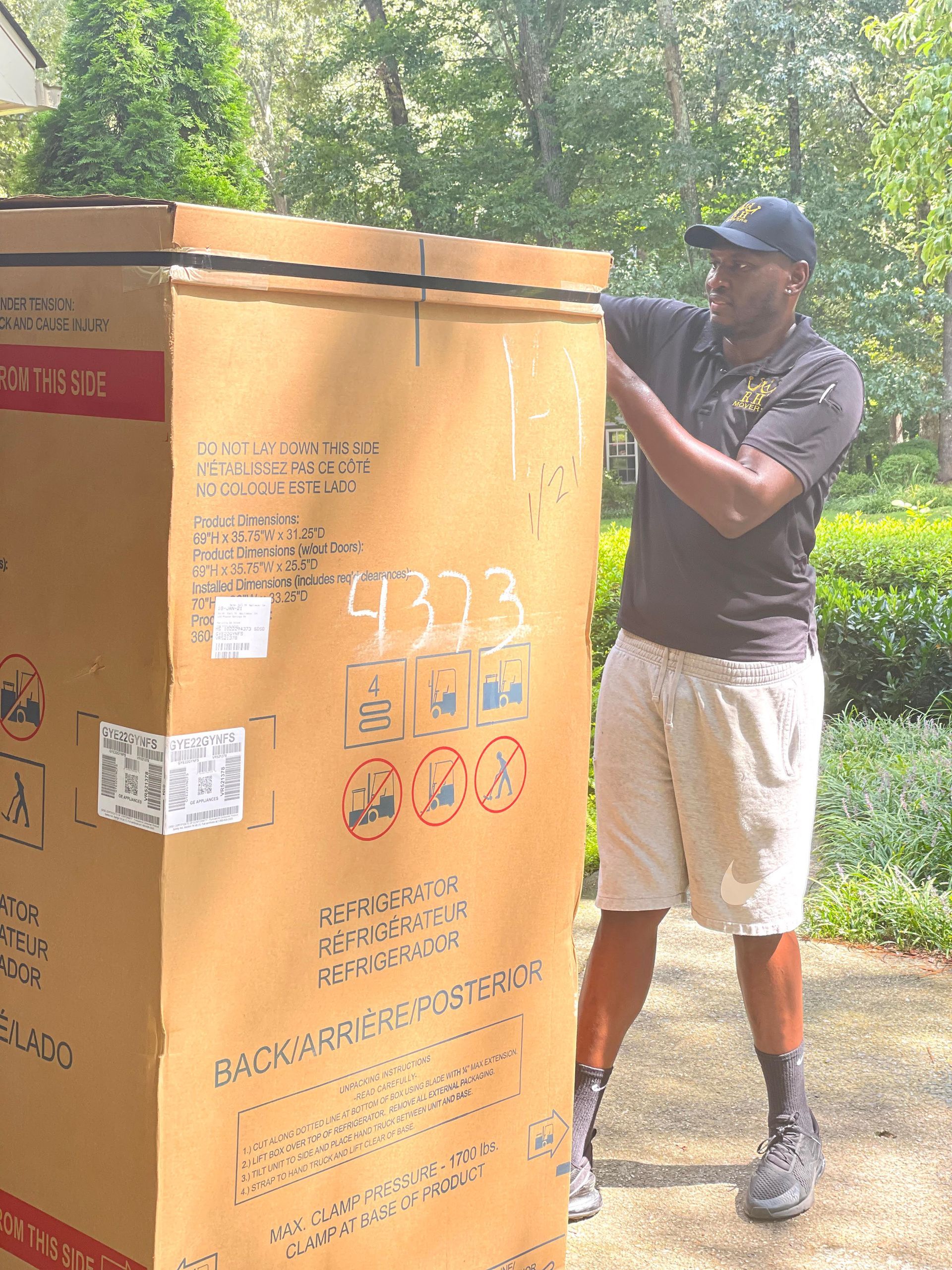 Man Delivering Washing Machine On Truck | Atlanta, GA | Royal Haul Movers