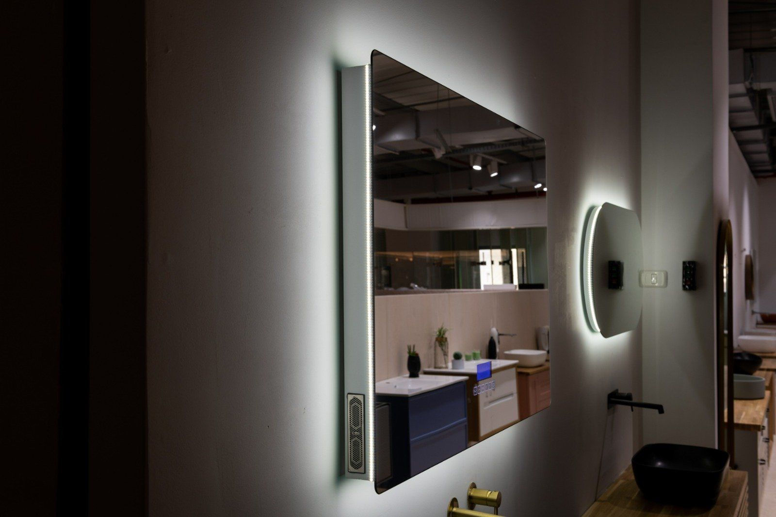 מראות עם תאורה