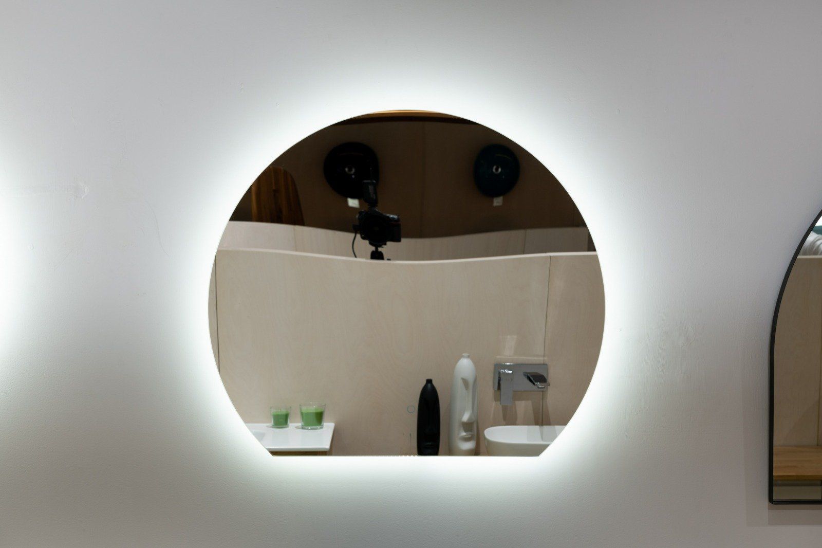 מראות עם תאורה