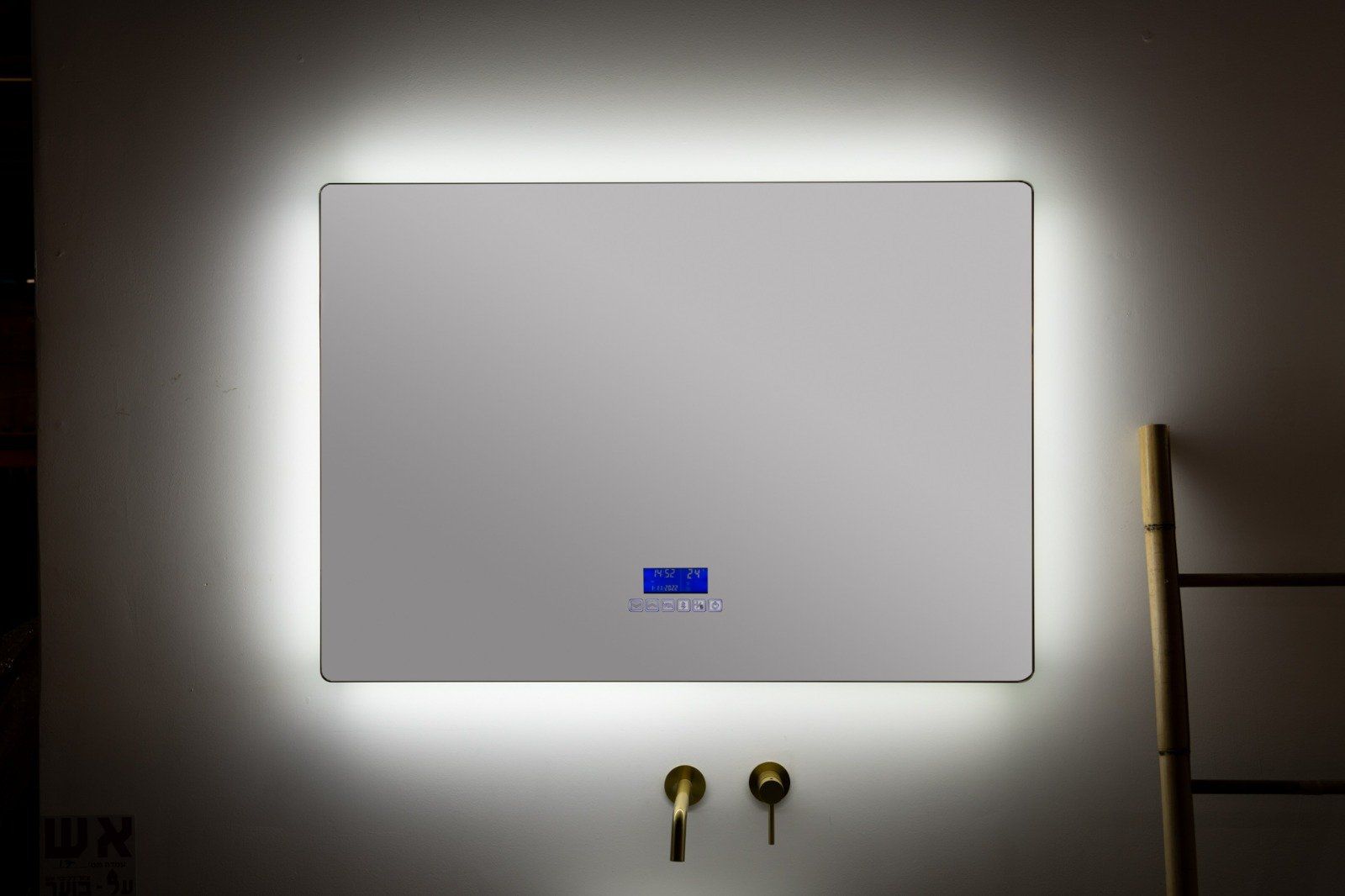 מראות עם תאורה