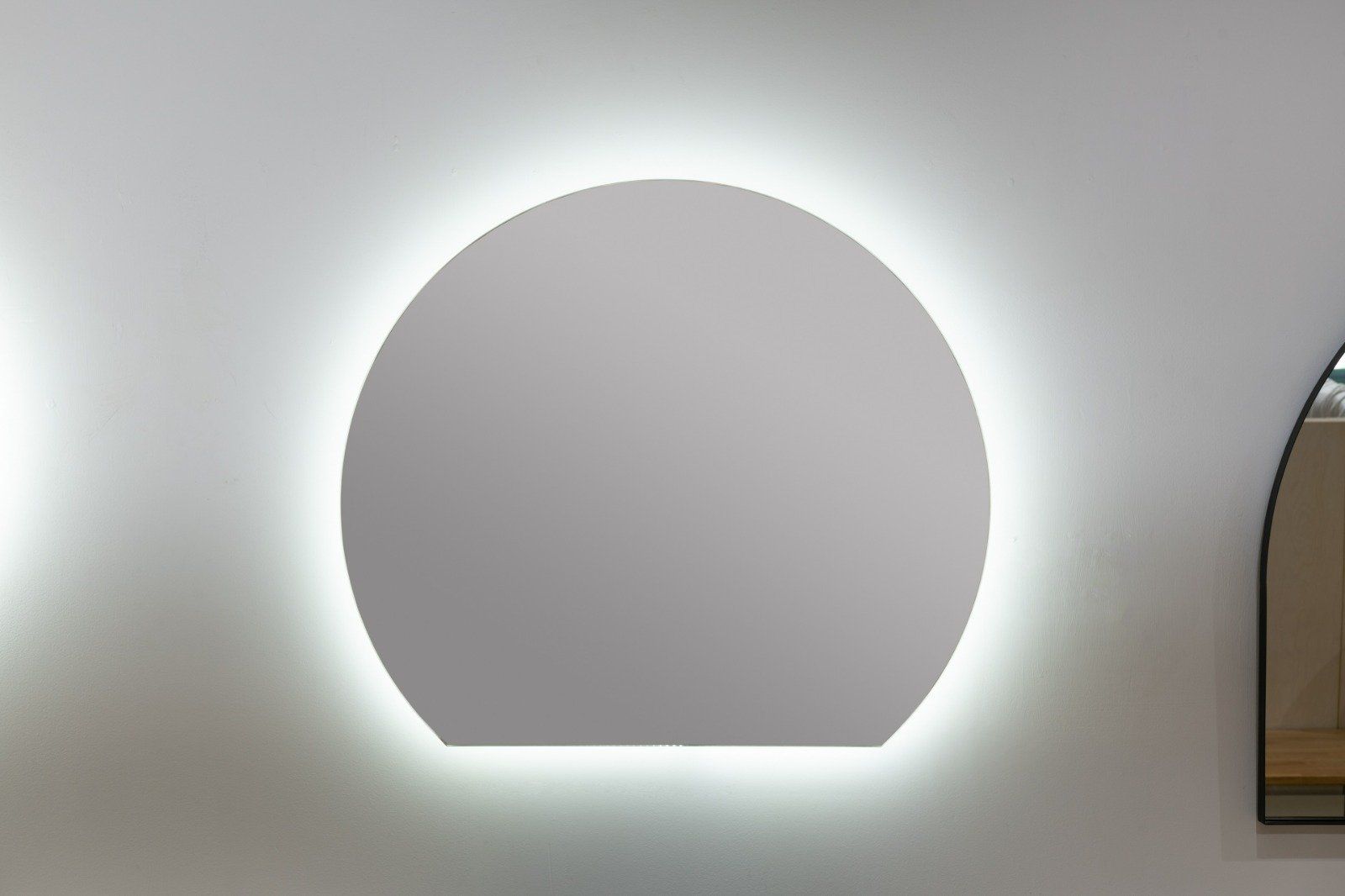 מראות עם תאורה