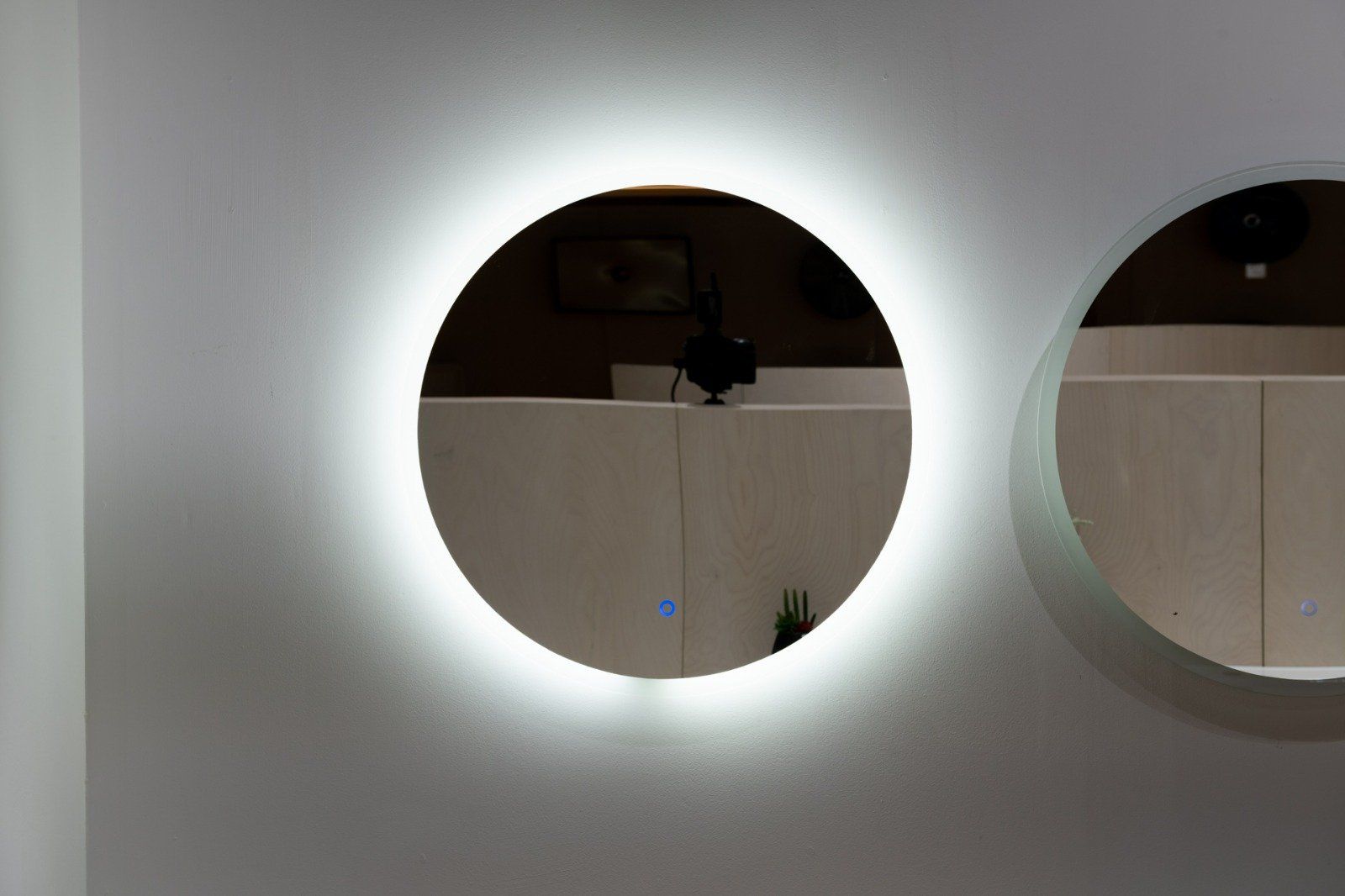 מראות עם תאורה