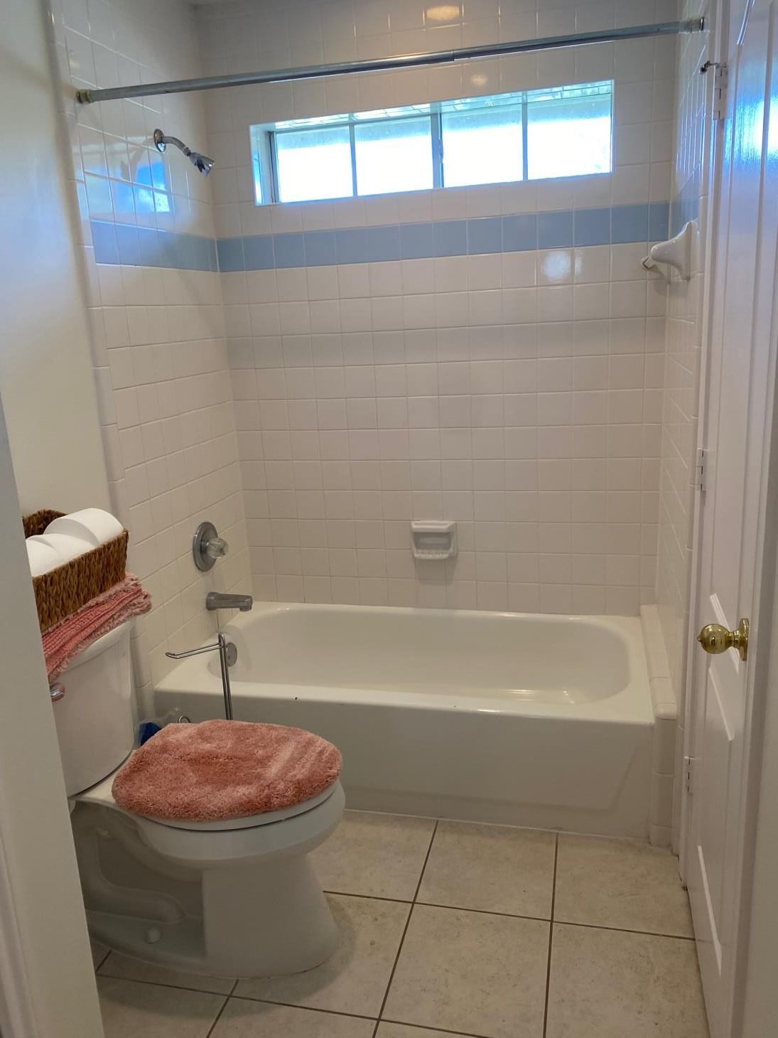 A bathroom with a toilet , bathtub and shower.