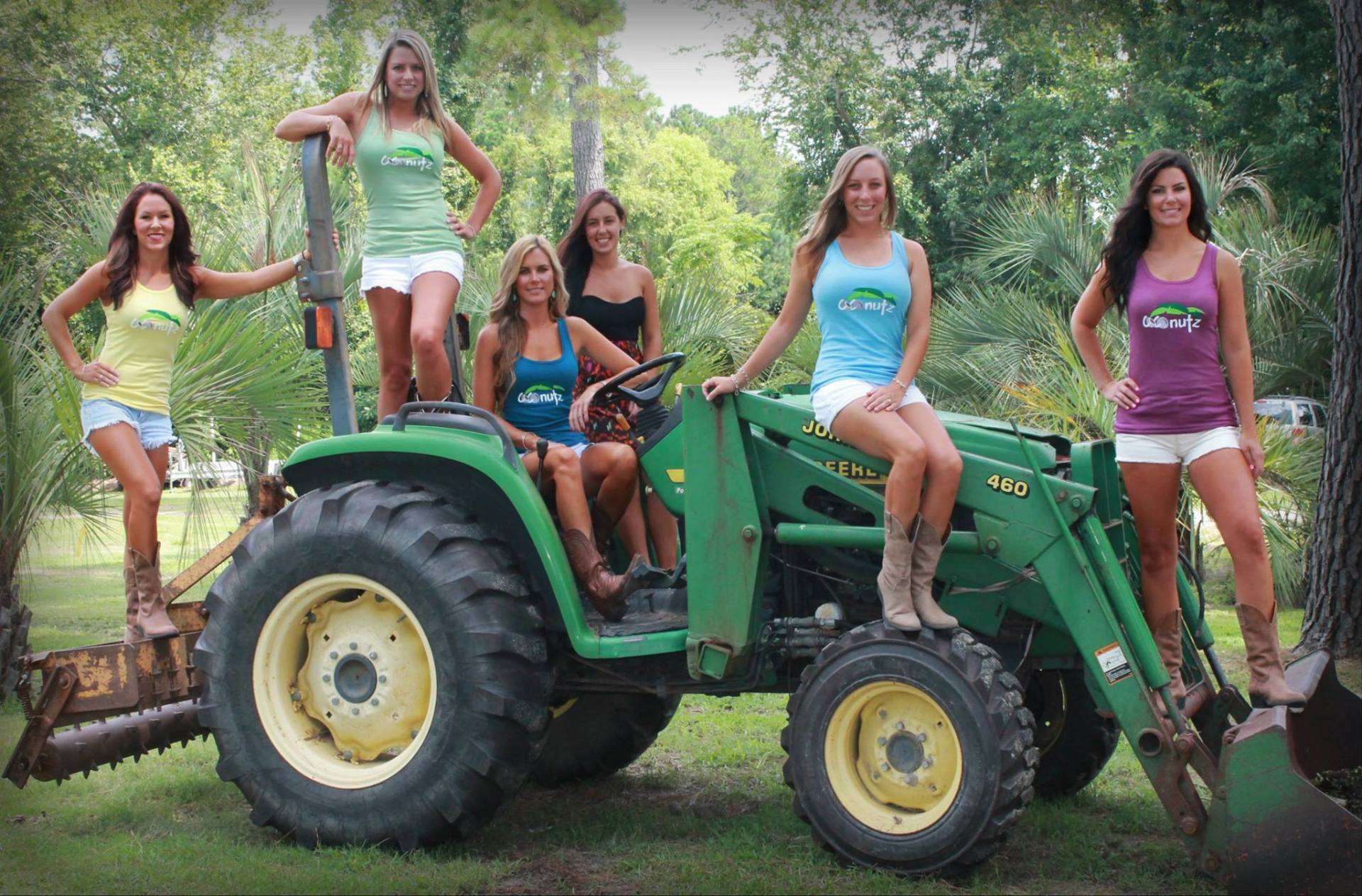 Coconutz Tanning Staff